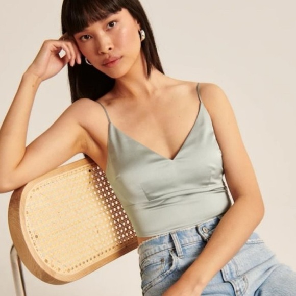 Abercrombie & Fitch Green Satin Crop top Size XS Like New - Picture 2 of 5